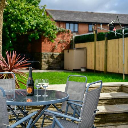 Free Parking - Heart Of The City - Superb Townhouse & Garden - Peaceful Area But Only 5Min Walk To Beach, Shops, Bars, Arena, Marina, Parks Swansea Zewnętrze zdjęcie