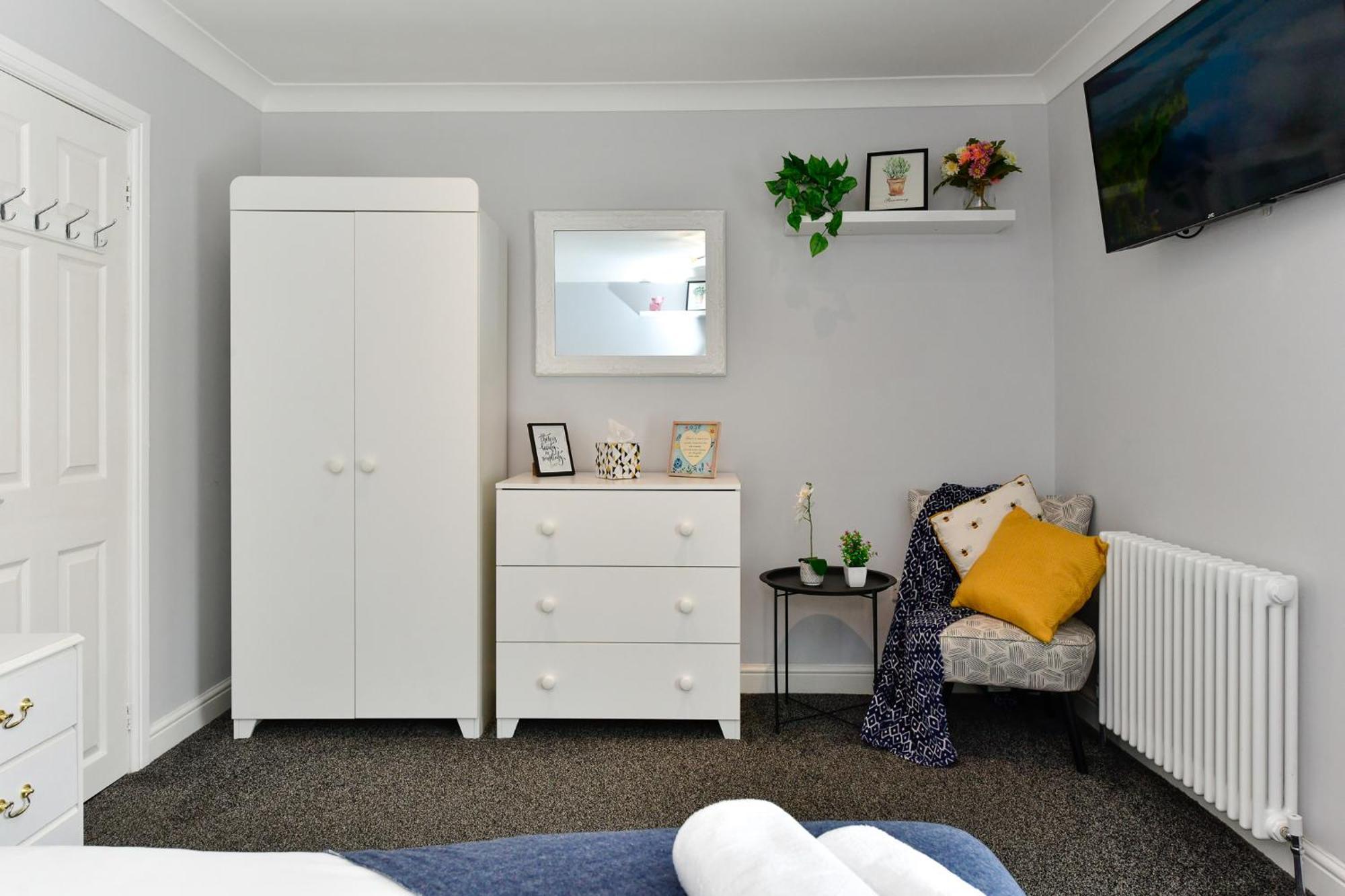 Free Parking - Heart Of The City - Superb Townhouse & Garden - Peaceful Area But Only 5Min Walk To Beach, Shops, Bars, Arena, Marina, Parks Swansea Zewnętrze zdjęcie