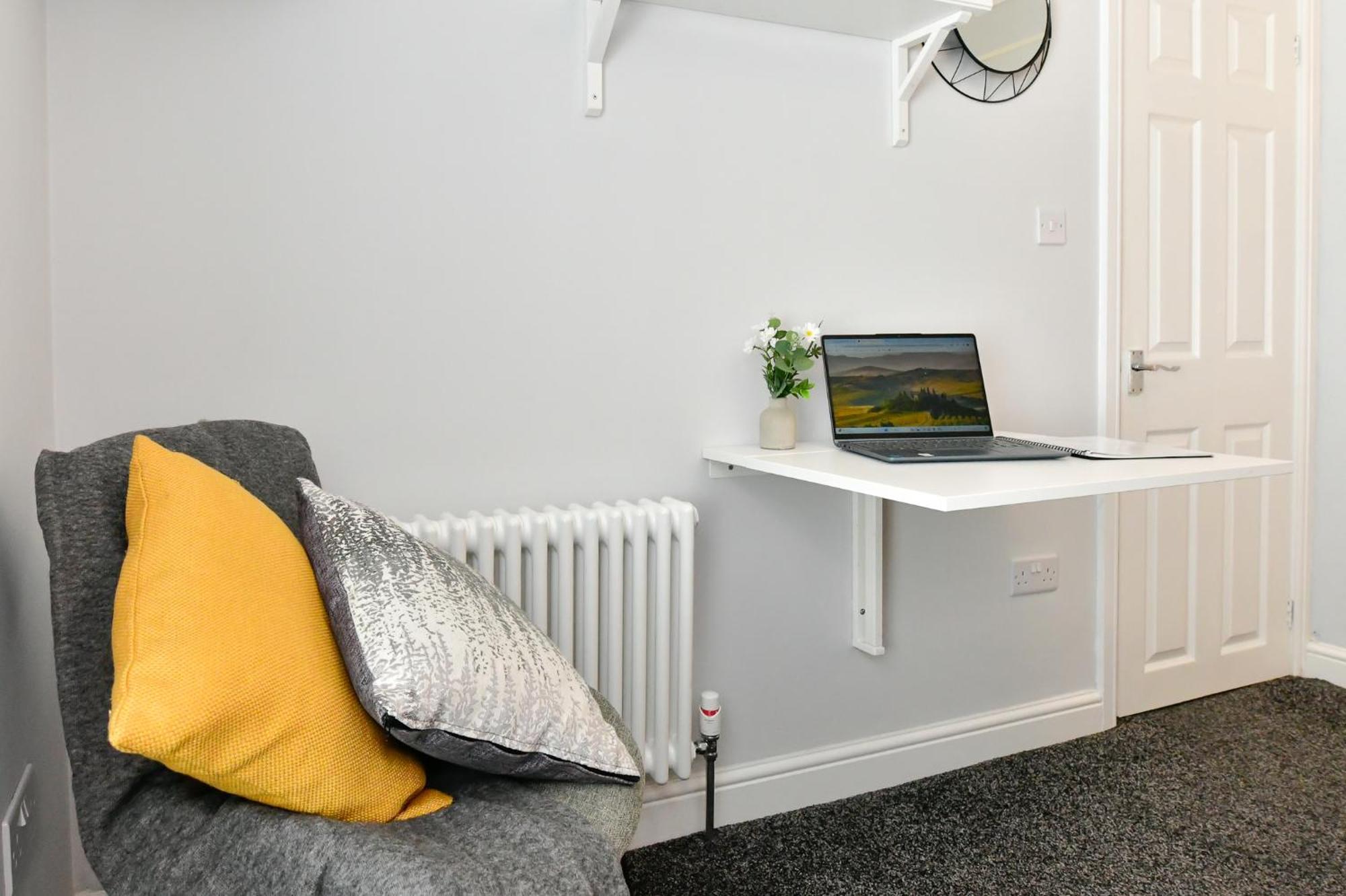 Free Parking - Heart Of The City - Superb Townhouse & Garden - Peaceful Area But Only 5Min Walk To Beach, Shops, Bars, Arena, Marina, Parks Swansea Zewnętrze zdjęcie