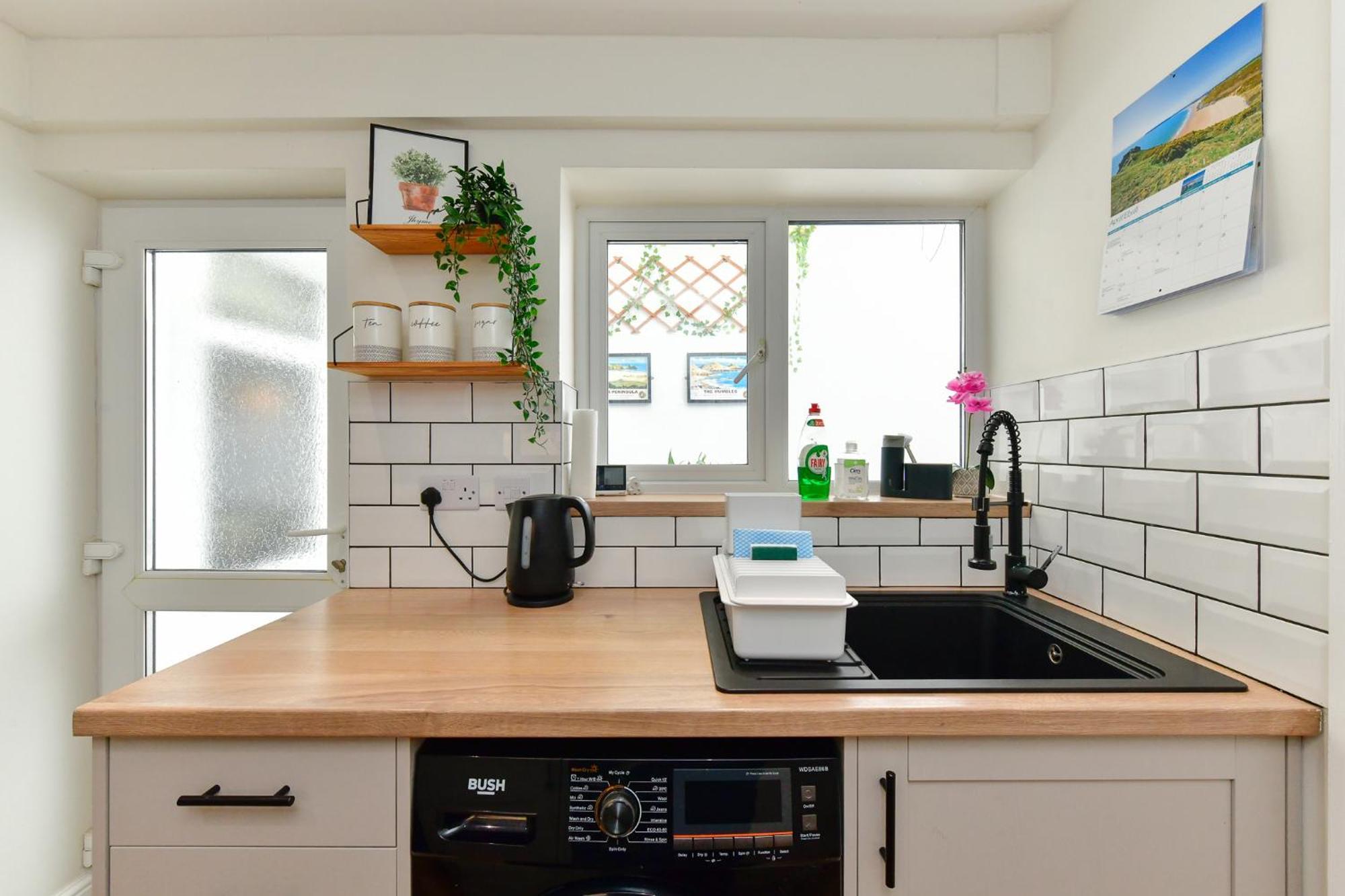 Free Parking - Heart Of The City - Superb Townhouse & Garden - Peaceful Area But Only 5Min Walk To Beach, Shops, Bars, Arena, Marina, Parks Swansea Zewnętrze zdjęcie