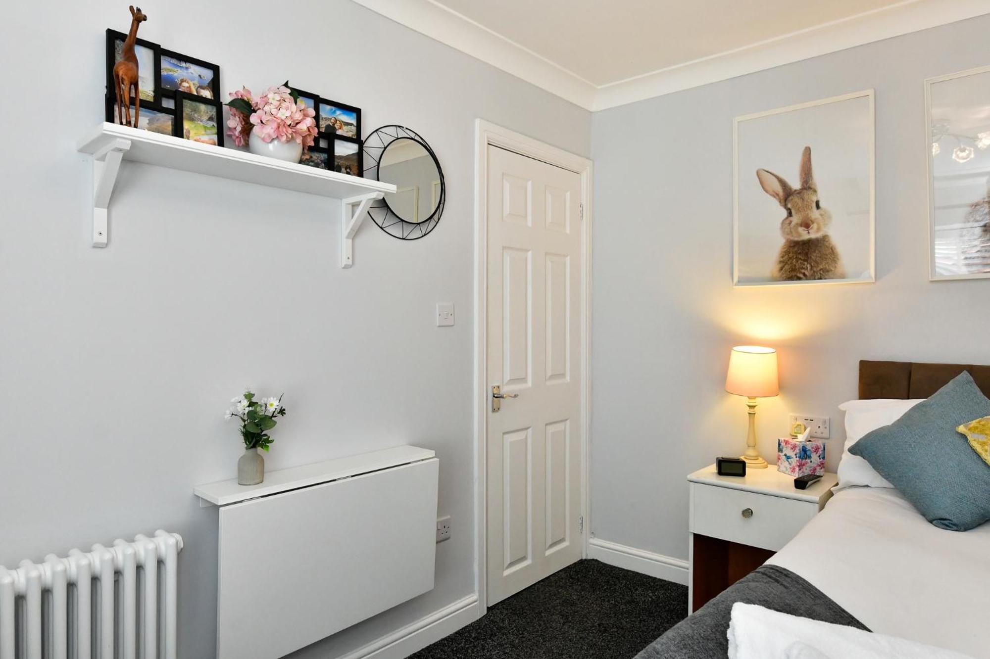 Free Parking - Heart Of The City - Superb Townhouse & Garden - Peaceful Area But Only 5Min Walk To Beach, Shops, Bars, Arena, Marina, Parks Swansea Zewnętrze zdjęcie
