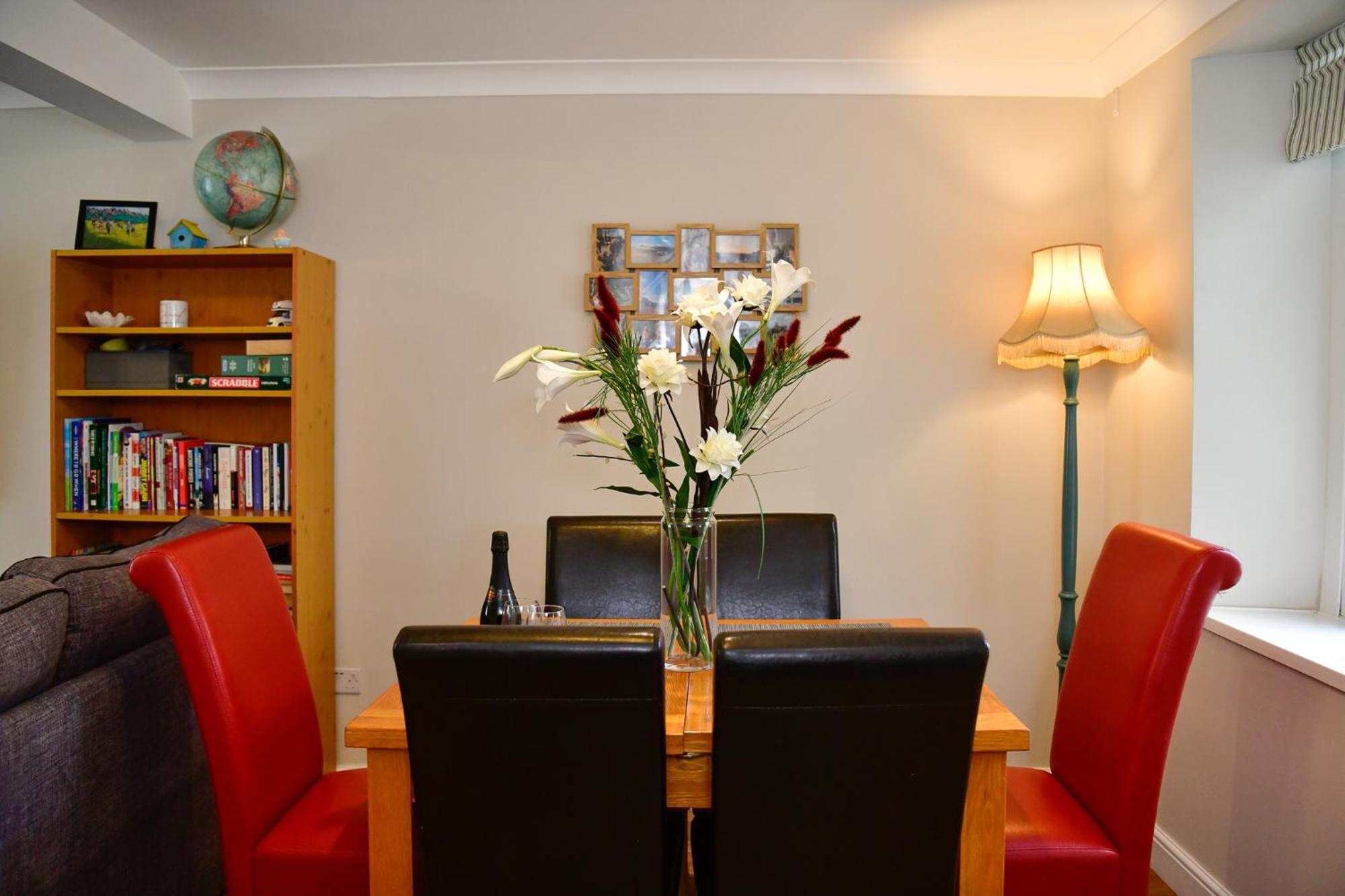 Free Parking - Heart Of The City - Superb Townhouse & Garden - Peaceful Area But Only 5Min Walk To Beach, Shops, Bars, Arena, Marina, Parks Swansea Zewnętrze zdjęcie