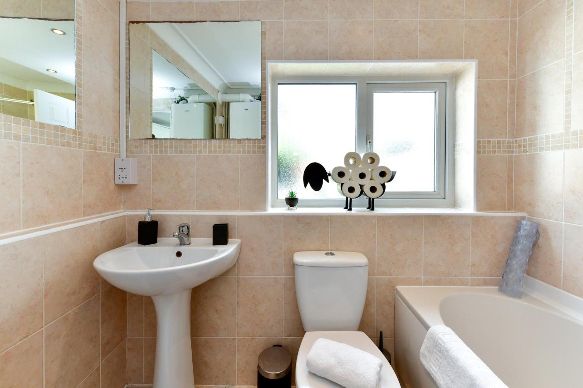 Free Parking - Heart Of The City - Superb Townhouse & Garden - Peaceful Area But Only 5Min Walk To Beach, Shops, Bars, Arena, Marina, Parks Swansea Zewnętrze zdjęcie