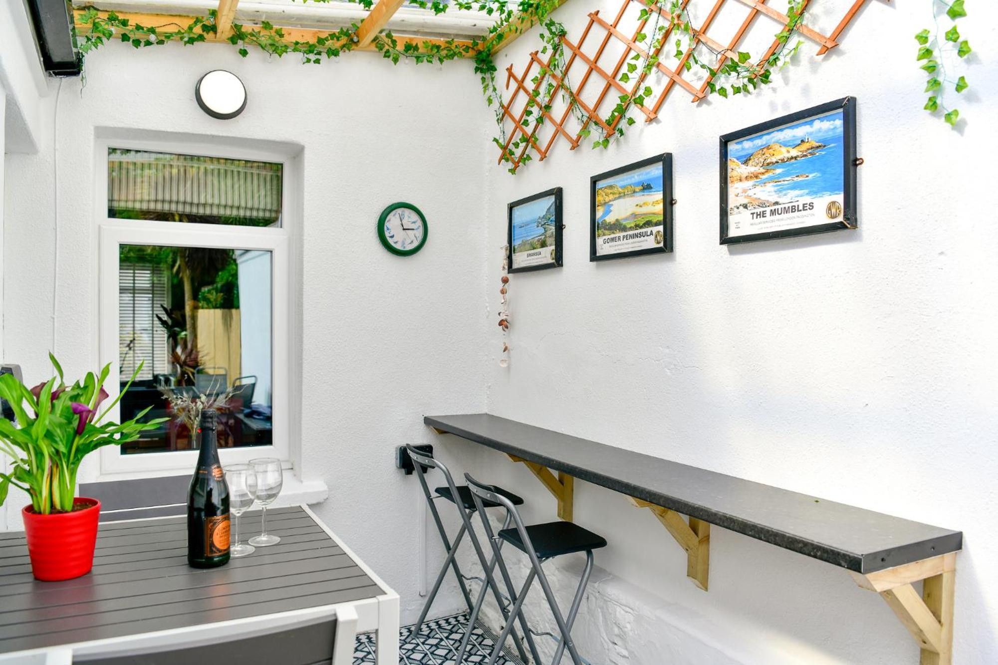 Free Parking - Heart Of The City - Superb Townhouse & Garden - Peaceful Area But Only 5Min Walk To Beach, Shops, Bars, Arena, Marina, Parks Swansea Zewnętrze zdjęcie
