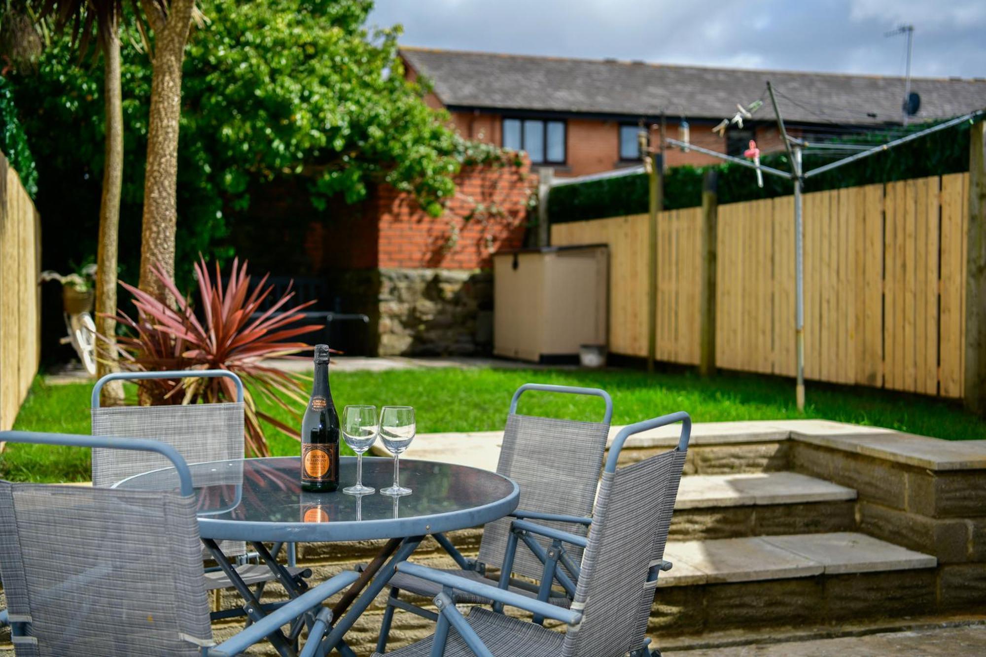 Free Parking - Heart Of The City - Superb Townhouse & Garden - Peaceful Area But Only 5Min Walk To Beach, Shops, Bars, Arena, Marina, Parks Swansea Zewnętrze zdjęcie
