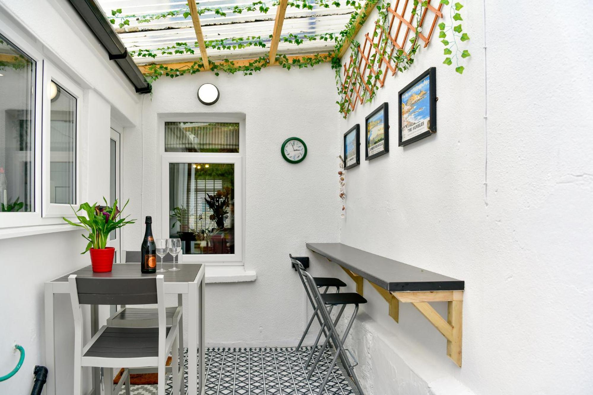 Free Parking - Heart Of The City - Superb Townhouse & Garden - Peaceful Area But Only 5Min Walk To Beach, Shops, Bars, Arena, Marina, Parks Swansea Zewnętrze zdjęcie