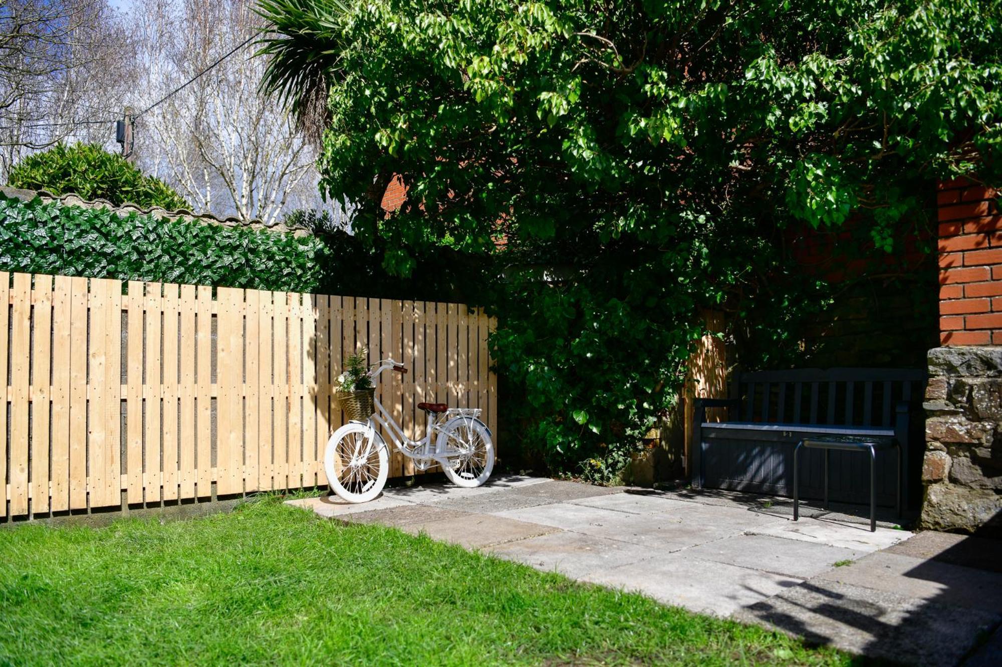 Free Parking - Heart Of The City - Superb Townhouse & Garden - Peaceful Area But Only 5Min Walk To Beach, Shops, Bars, Arena, Marina, Parks Swansea Zewnętrze zdjęcie